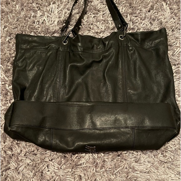 Authentic Burberry tote with dust bag. Like new condition. - Picture 4 of 15